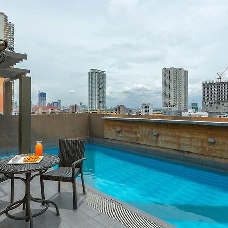 V Hotel Manila Bagian luar foto