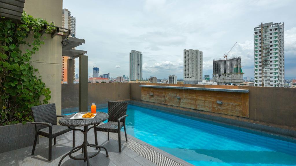V Hotel Manila Bagian luar foto