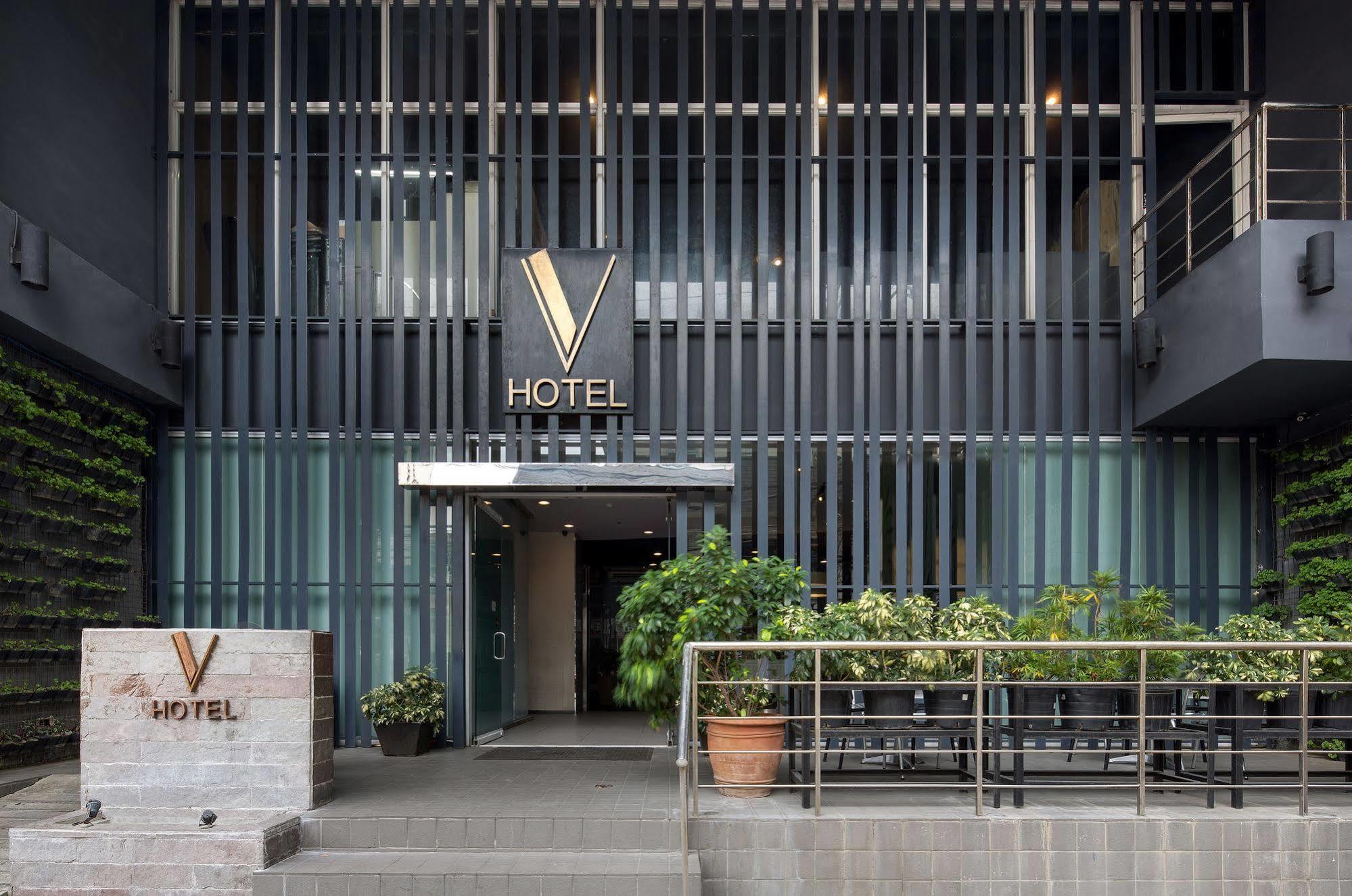 V Hotel Manila Bagian luar foto