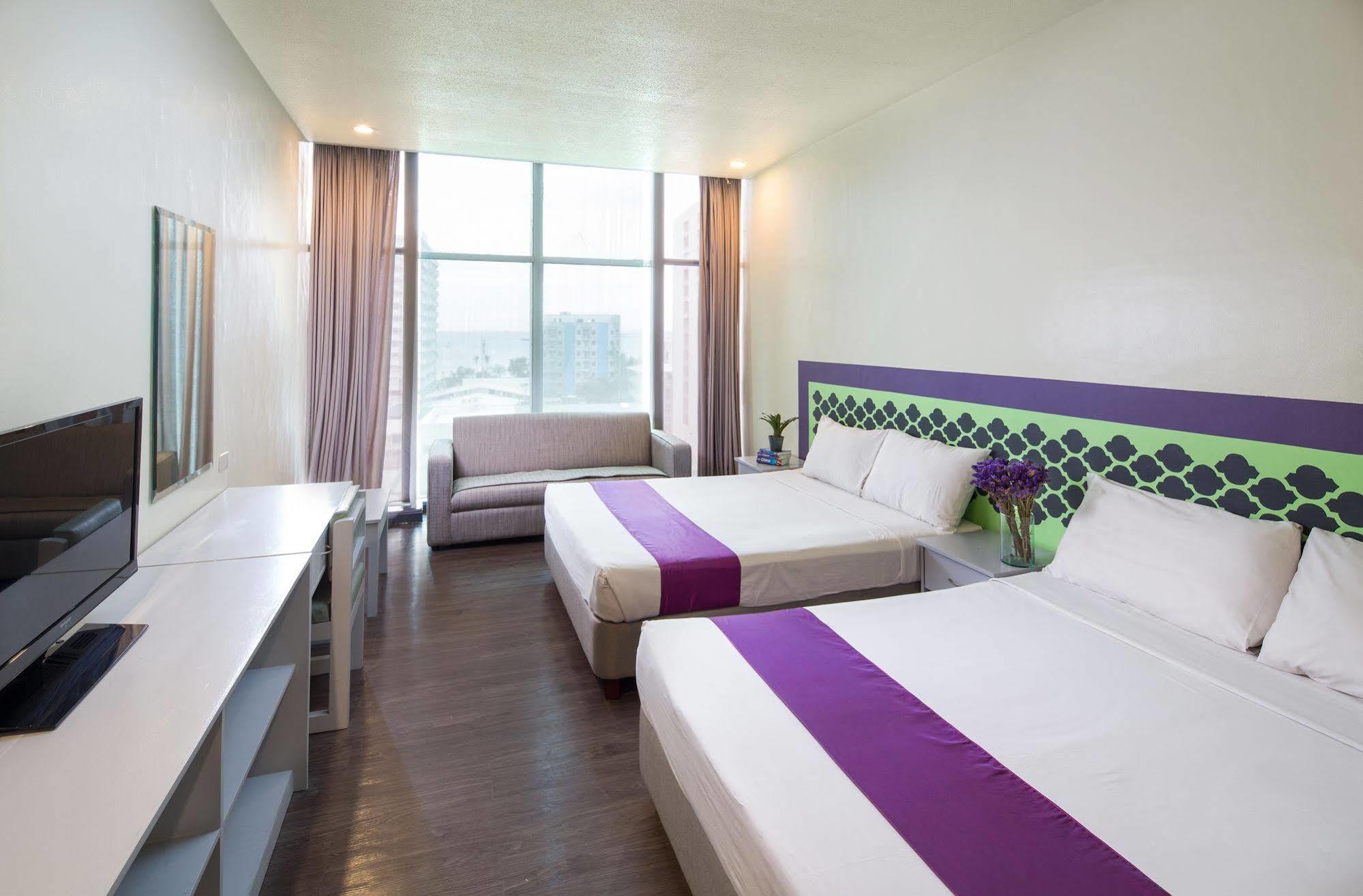 V Hotel Manila Bagian luar foto