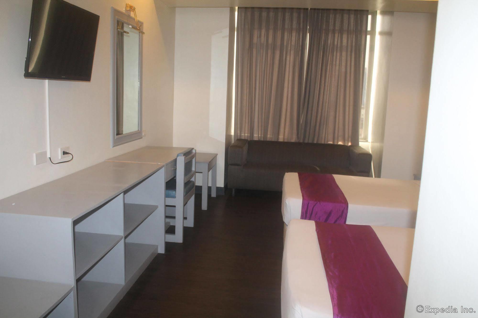 V Hotel Manila Bagian luar foto